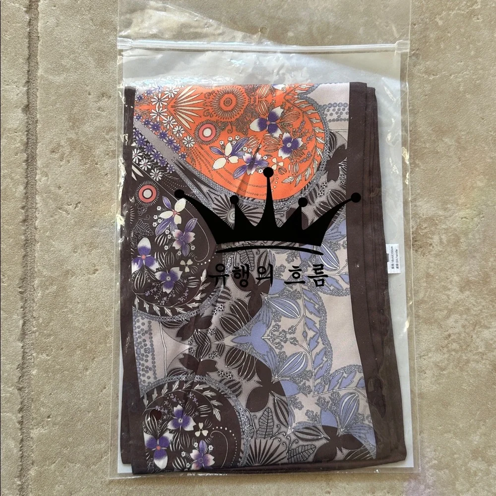 Colorful Patterned double sided silk scarf. Never worn, new - Picture 5 of 6